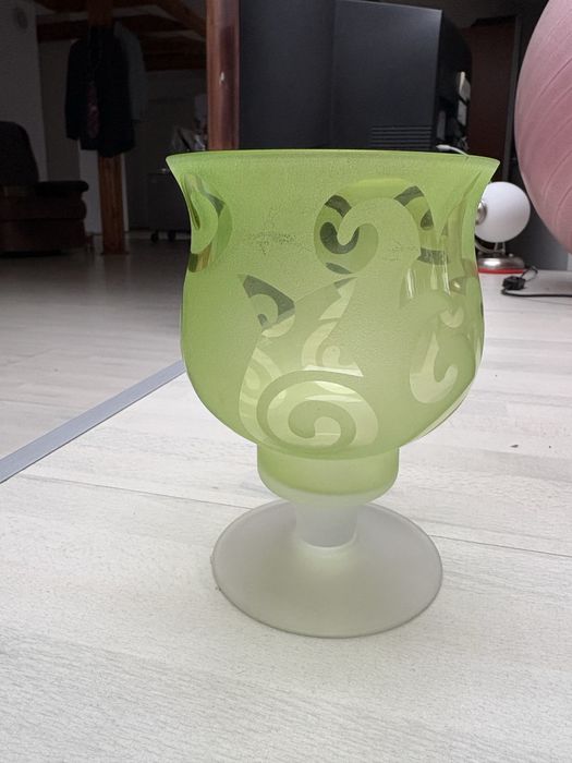 Szklo zielone wazonik wzor