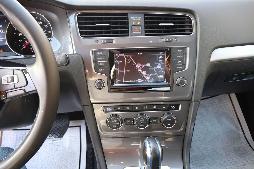 Volkswagen e-Golf SEL Premium      2015