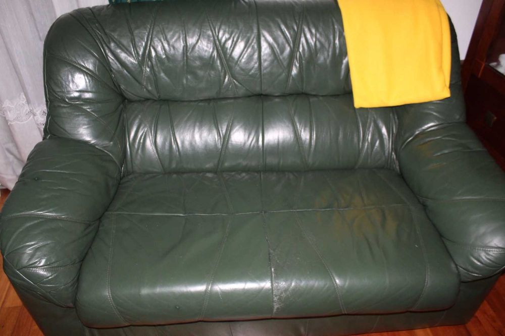 2 Sofás em pele verde apenas 50 euros