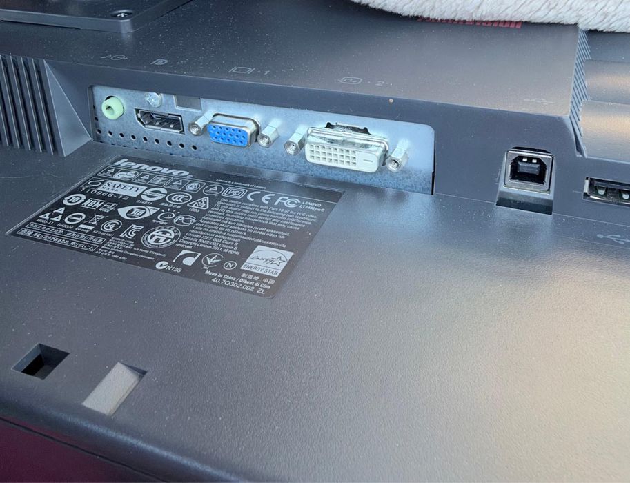 2 Monitory Lenovo LT2452pwC 24"