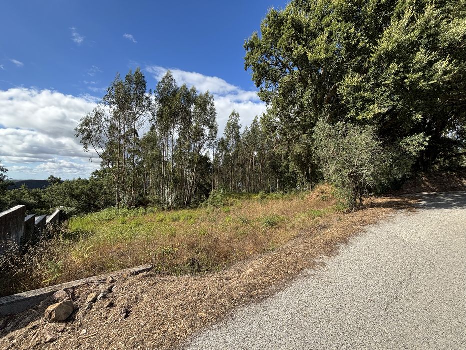 Vende se terreno para construção