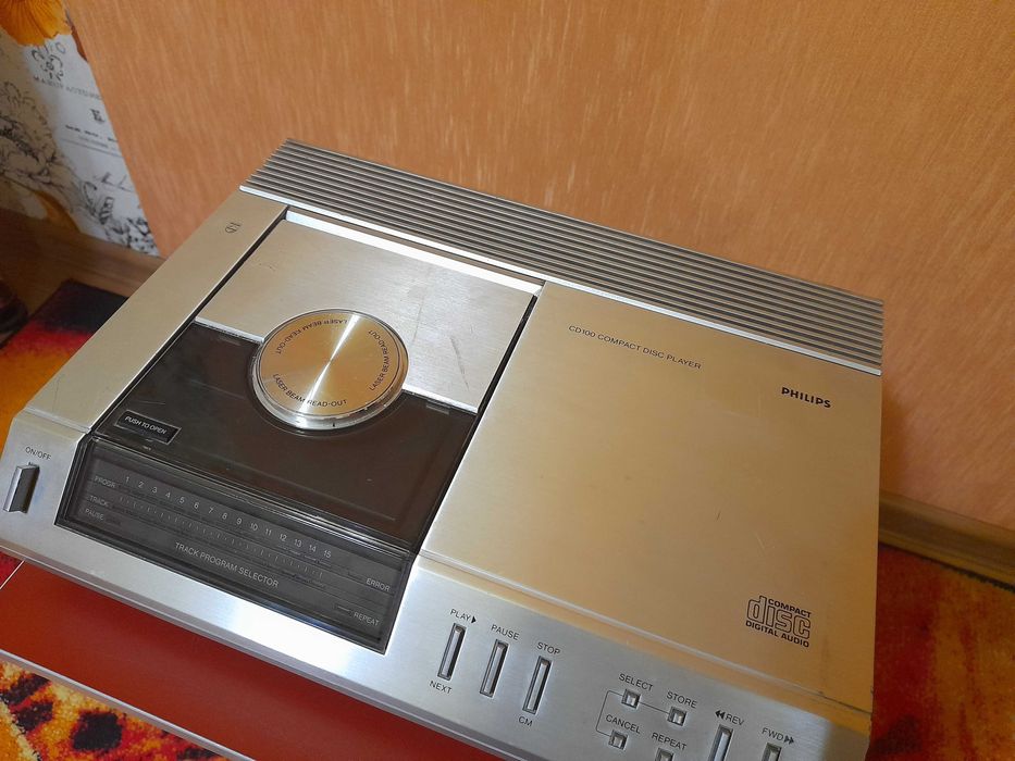 Philips CD-100..