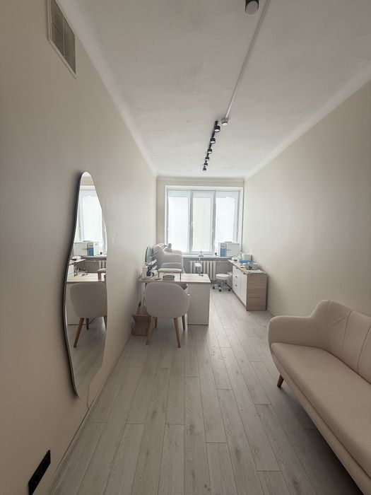 Готовий манікюрний бізнес , Луцьк . Можуть бути меблі по окремості