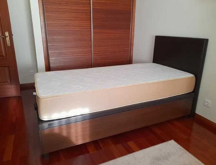 Cabeceira  de Sommier em Pele - Nova