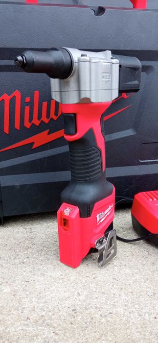 Nitownica Akumulatorowa 12v 2Ah MILWAUKEE