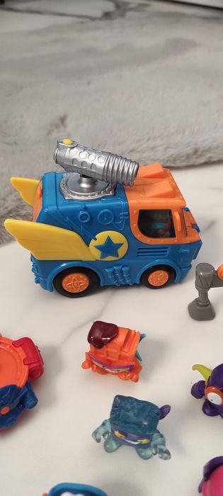 Zestaw Super Zings/ things figurki pojazy