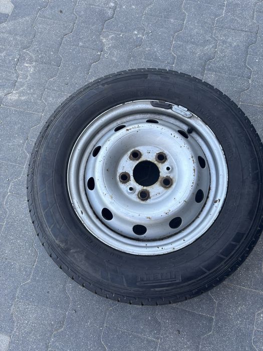 Opona pirelli carrier 195 70 15c