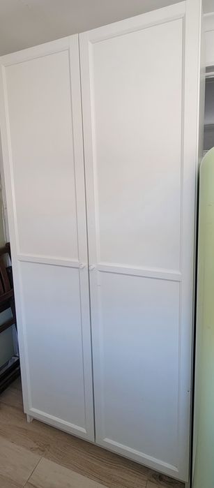 2 closets. Very good conditions