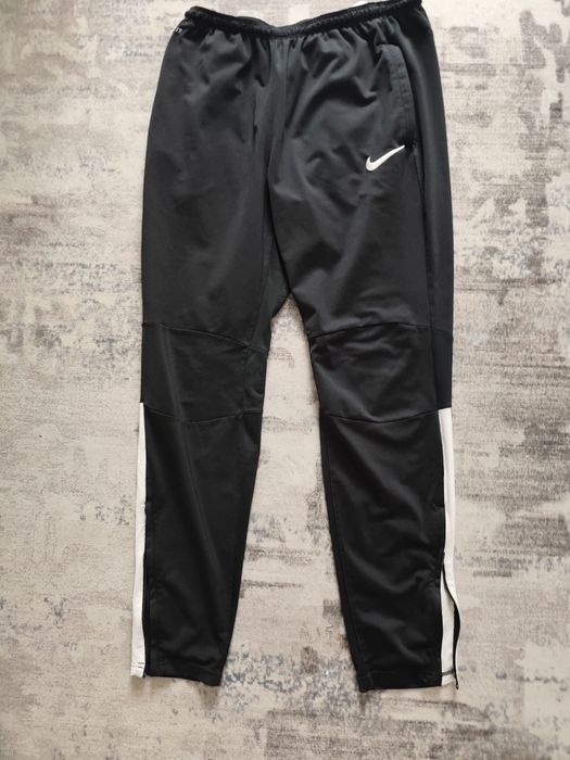 Sportowe spodnie nike