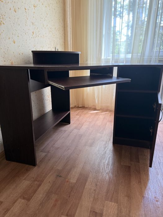 Компьютерный угловой стол