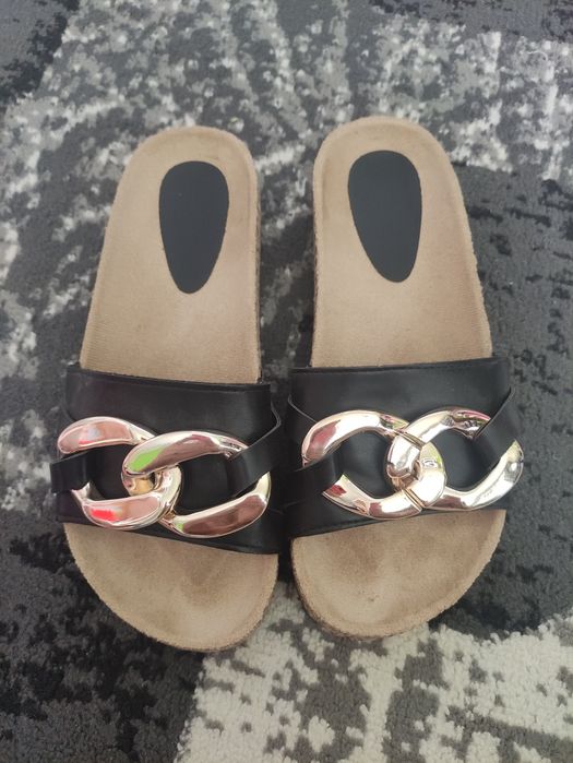 Klapki damskie czarne modne