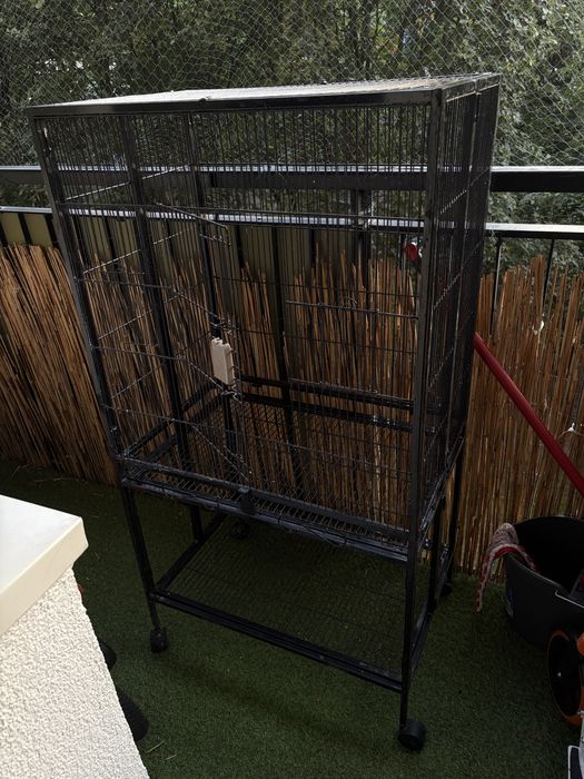 Amazon Basics – duża klatka dla ptaków na kółkach 70 × 51 × 132 cm