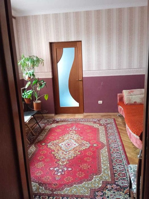 Кімната Мазепи (р-н торг.центру Спартак) близько до центру 5500 грн.(комунальні платежі враховані в оплату)