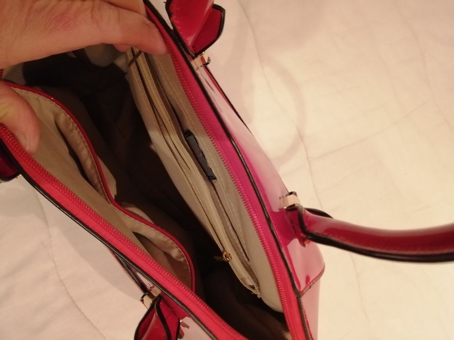 Carteira vermelha em pele