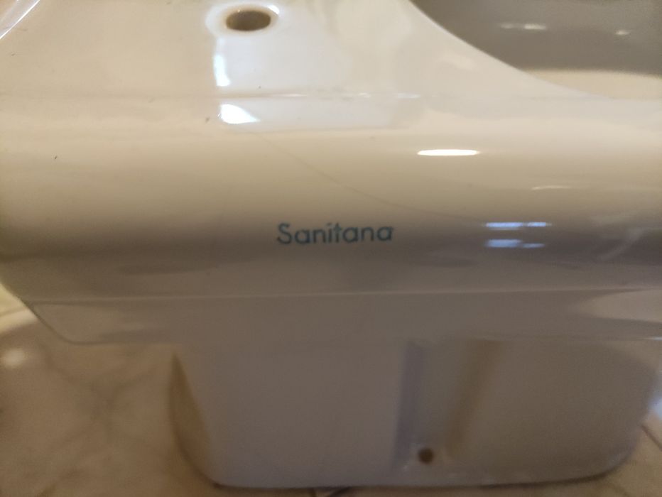 Sanita branca em bom estado