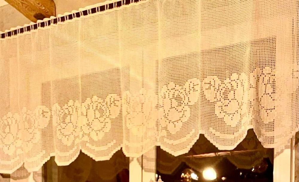 ZAZDROSTKA motyw w róże.