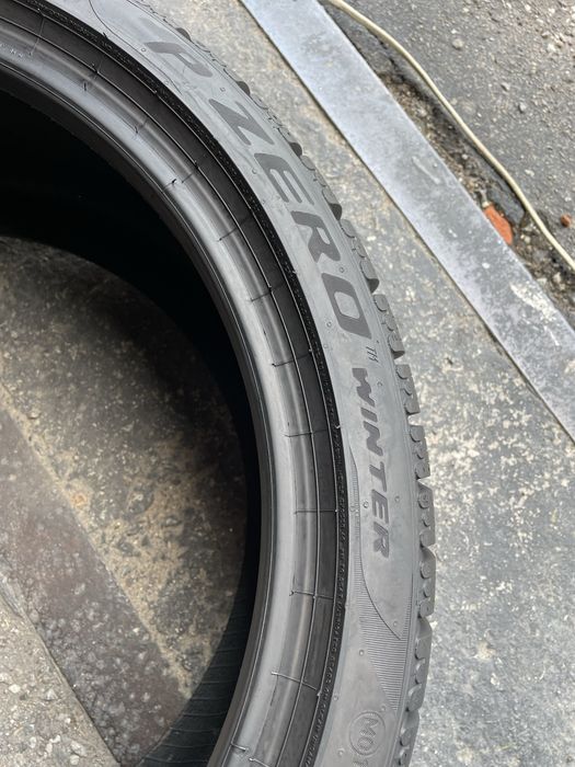 265/35 R19 Pirelli PZero Winter (Германія) 2шт./ 2024 рік./ як нові