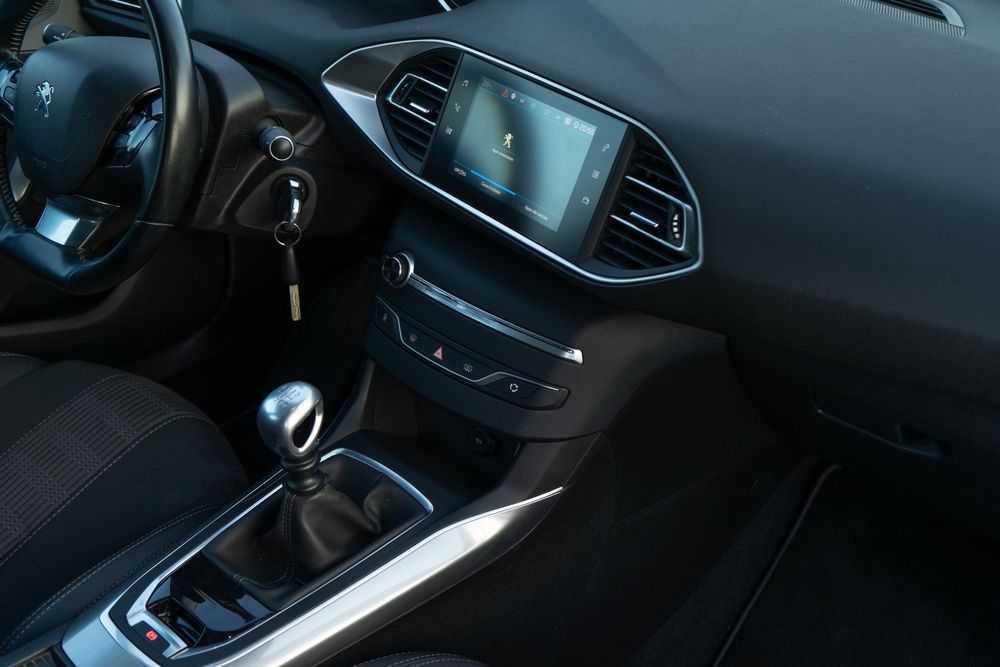 Peugeot 308 Allure 1.2 PureTech 130cv | Facelift | Caixa 6 Velocidades | 2018