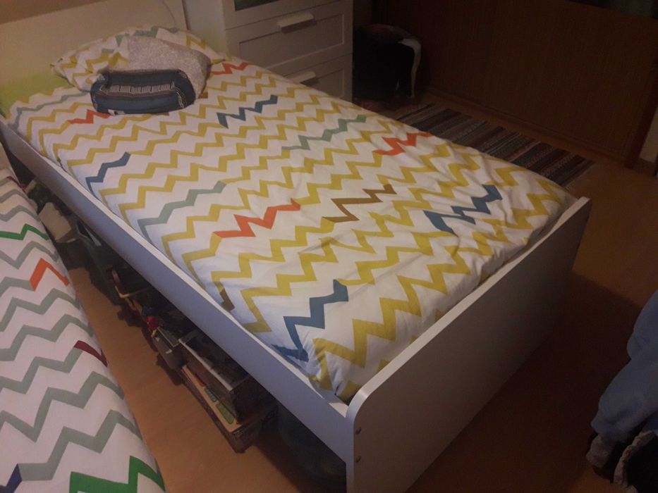 Cama de solteiro para criança.