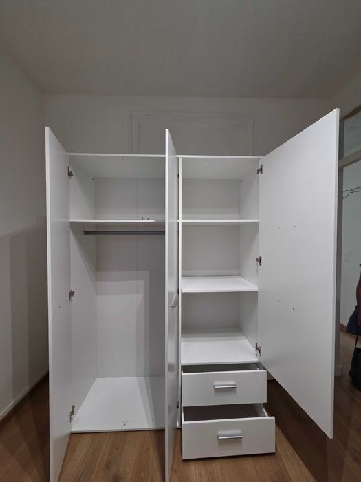 2a mão - Roupeiro MOKARIS como novo (portas batentes e 2 gavetas 144x200cm branco)