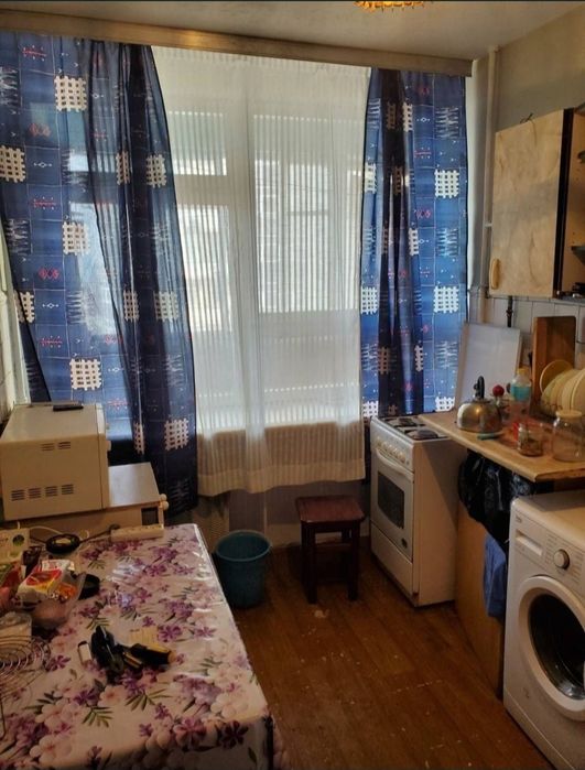 Здається кімната у 3-х кімнатній квартирі по вул. Б. Хмельницького, 39. Центр!