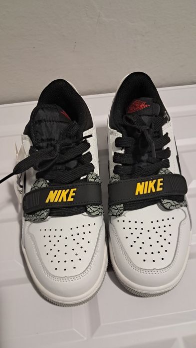 Кросівки Nike Air  нові
Нові
Розмір 36
Стелька 23 см
Продаю,