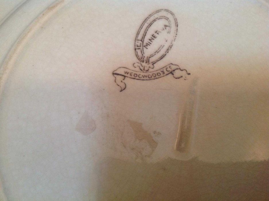 Dois pratos Wedgwood motivo Minerva