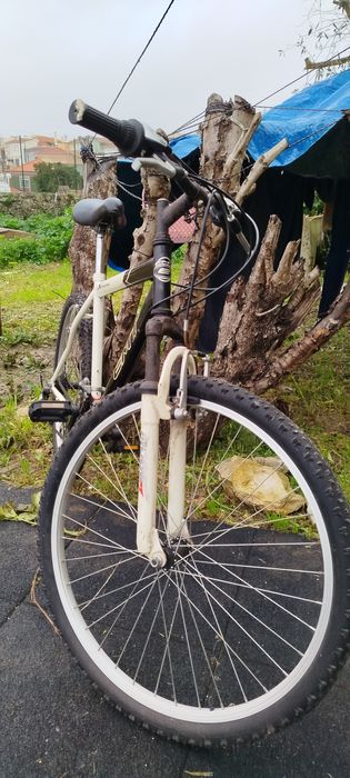 Bicicleta BTT antiga