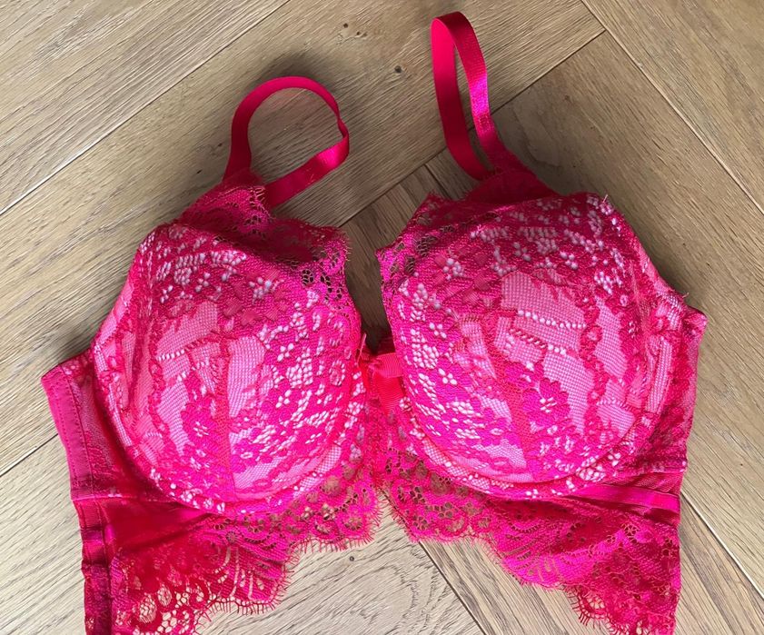 Biustonosz - gorset Hunkemoller - rozm. 75D
Serdecznie polecam!