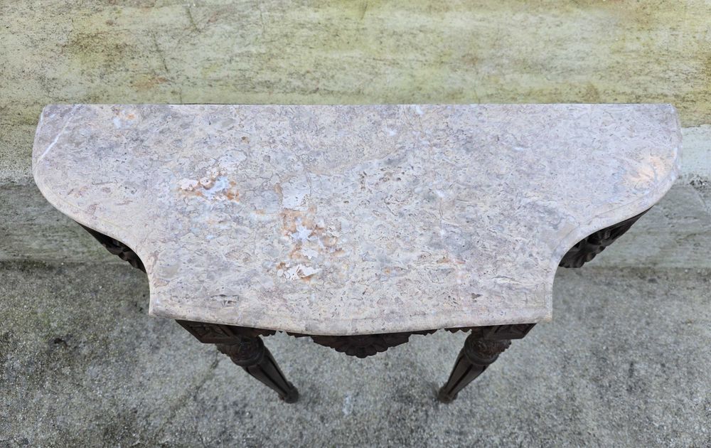 Credência antiga com pedra em mármore
