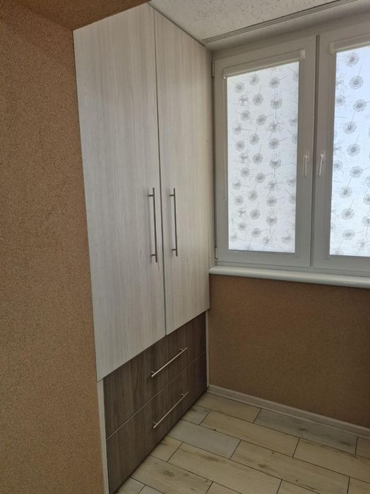 Видова квартира з капітальним ремонтом.
