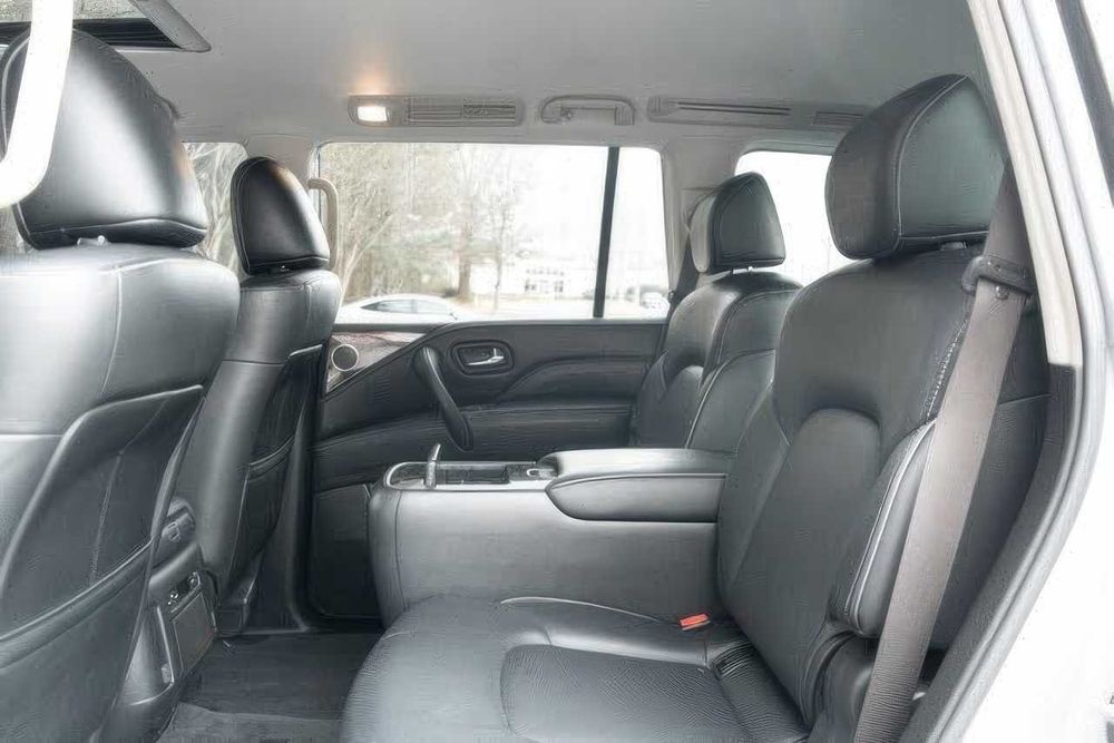 Infiniti QX80      2021