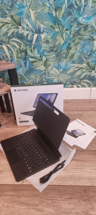 etui z klawiaturą marki Dexnor, zaprojektowane dla tabletów Samsung Galaxy Tab S10+, S9+, S8+ oraz S7 FE/S7+.