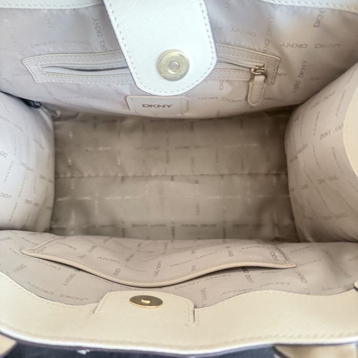 Сумка DKNY  бежевого коліру