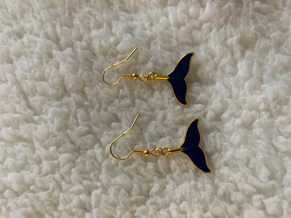 Brincos azuis barbatana baleia