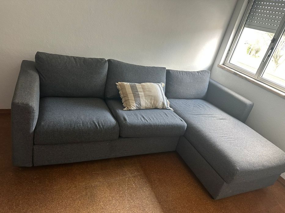 Sofá com chaise long e cama