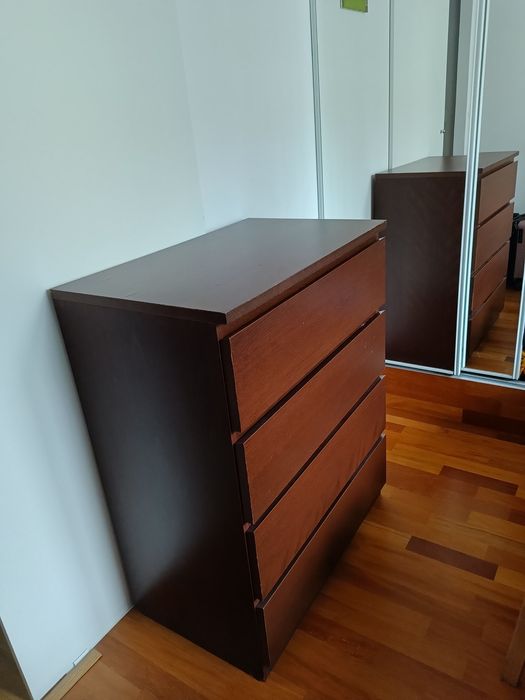 Sprzedam komodę z szufladami