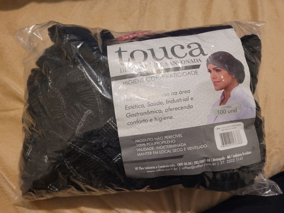 Toucas pretas descartáveis para estética