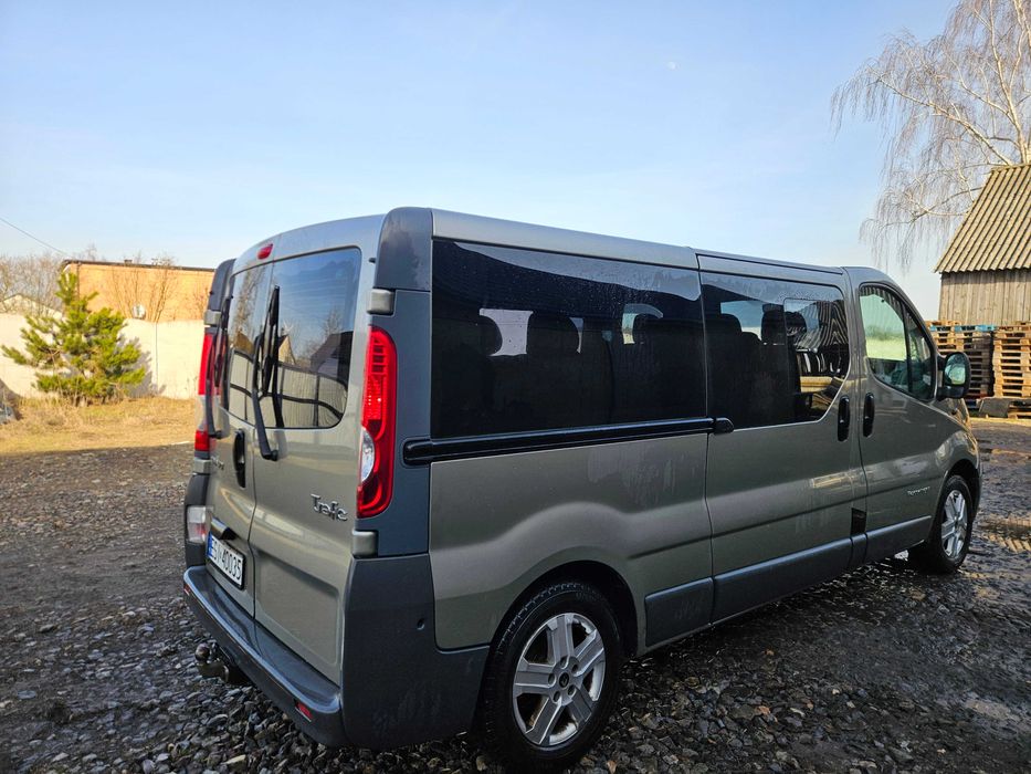 Renault Trafic passenger 2,0 115km nawiewy tył jak vivaro 2008r