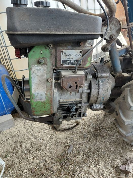 Motoceifeira a petróleo