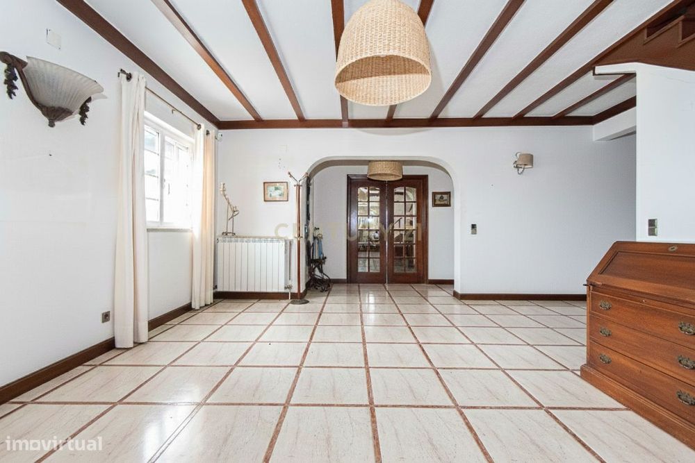 Refúgio de Excelência — Moradia T6 com Vista Mar (Praia da Aguda / Sin