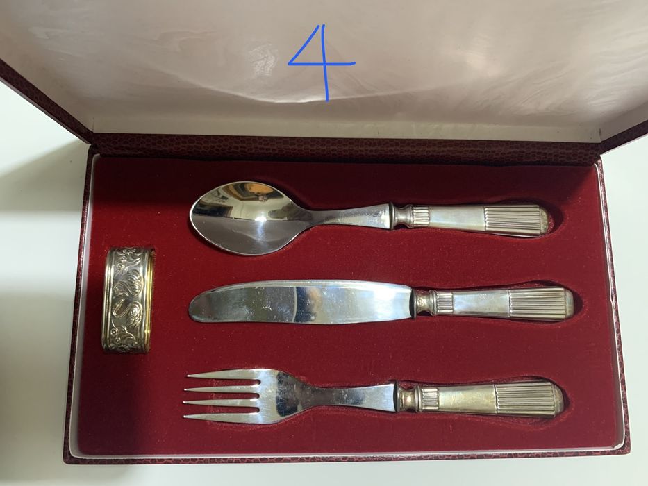 Conjuntos talheres e outros em contraste de PRATA (novos c/gravação)