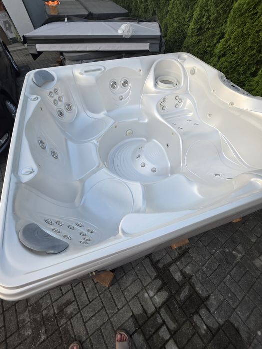 JACUZZI Hotspring 6-7 osób