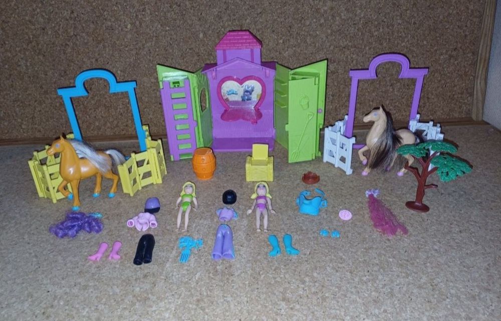 Polly pocket rancho + bonecas + cavalos + roupas + acessórios.