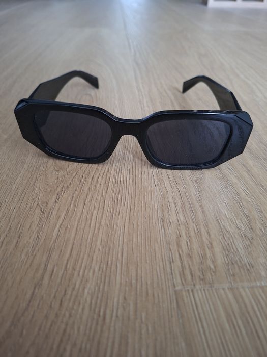 Czarne Okulary prada