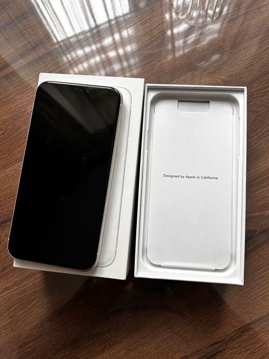 Телефон iPhone White 11/128 gb