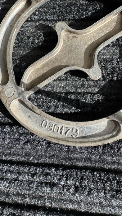 Znaczek emblemat FSO polonez