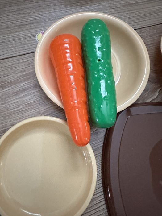 Кухня Технок плита ,набір посуду та овочі