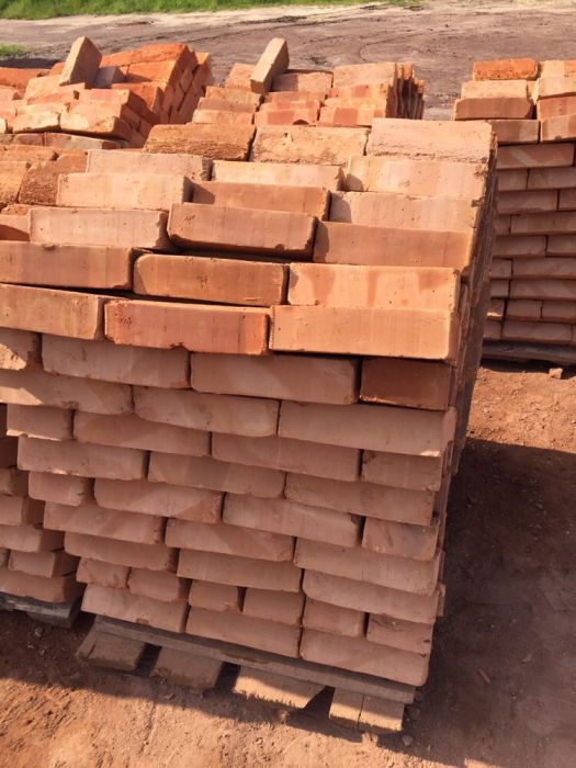 Цегла М-100,,М-125 ,М-150 повнотіла,блок,(півторачка)хорошої якості