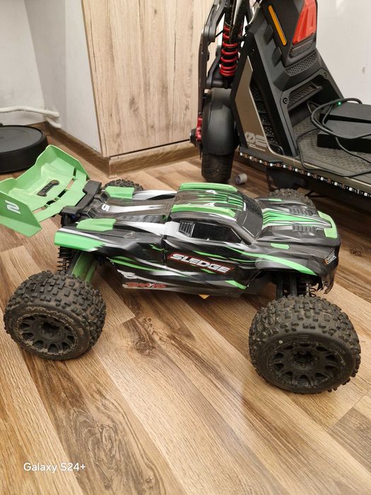 Traxxas Sledge (Zmodyfikowany + części)